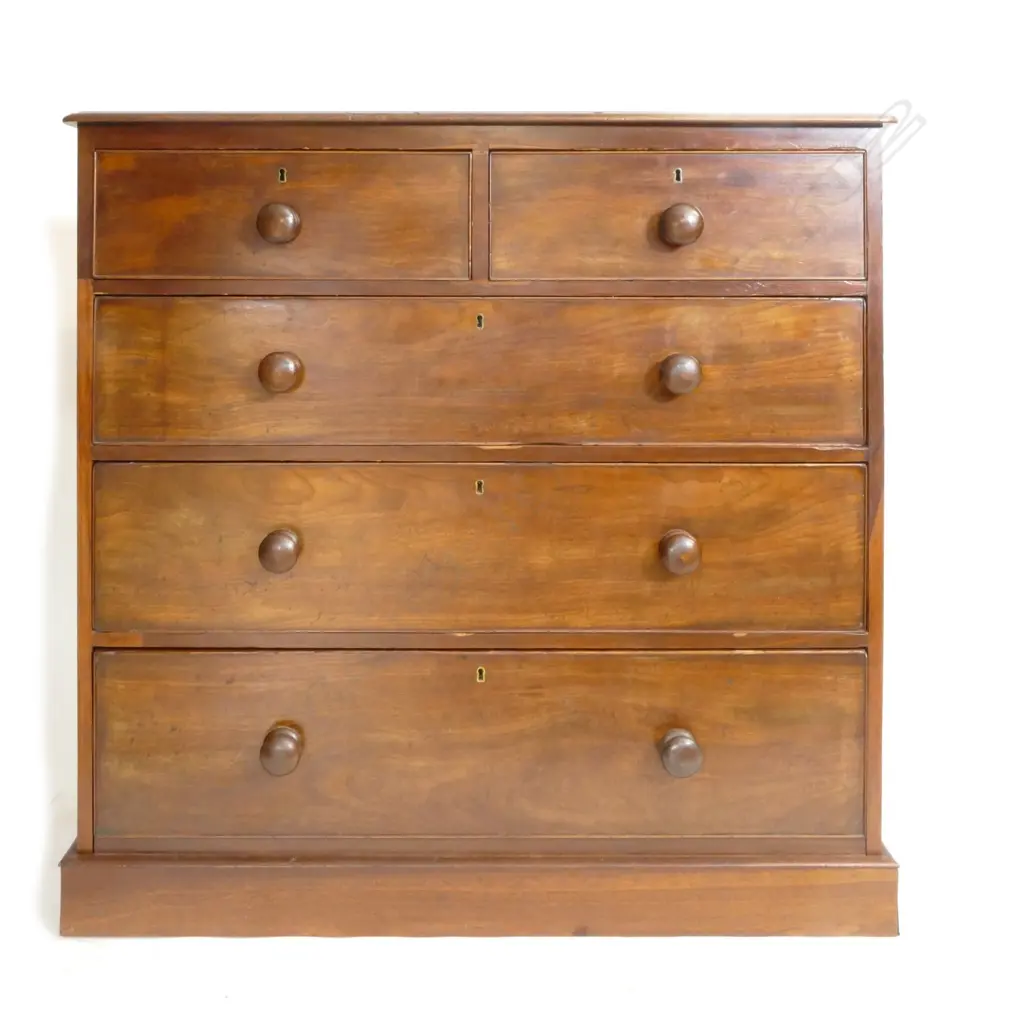 A Victorian mahogany flat front chest of drawers Image 1++