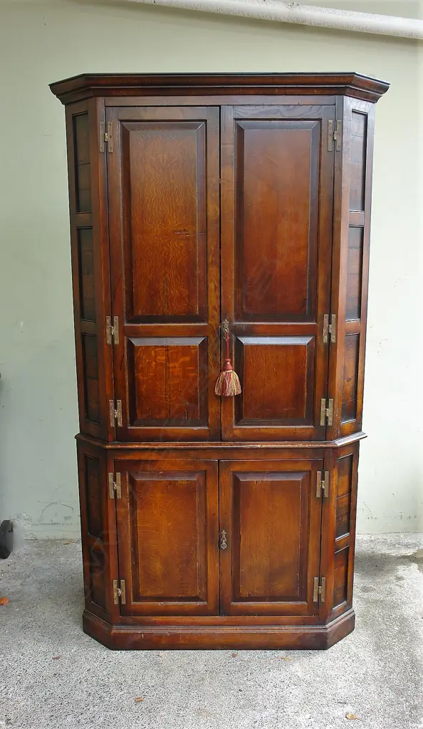 A Georgian style country oak standing corner cabinet Image 1++