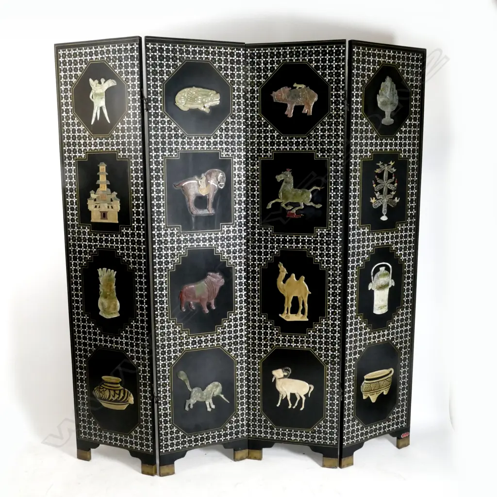 A Chinese lacquer and hardwood screen Image 1++