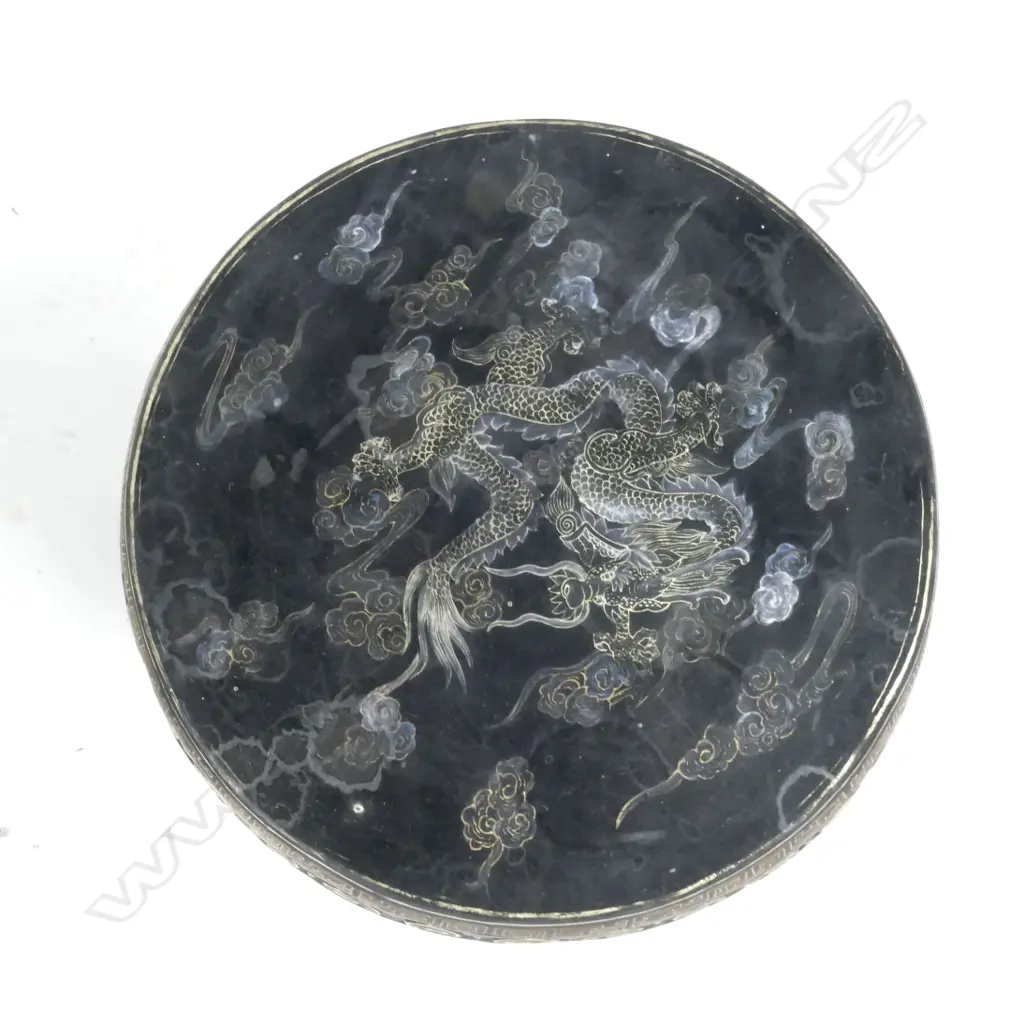 A pair of Chinese black lacquer drum stools Image 1++