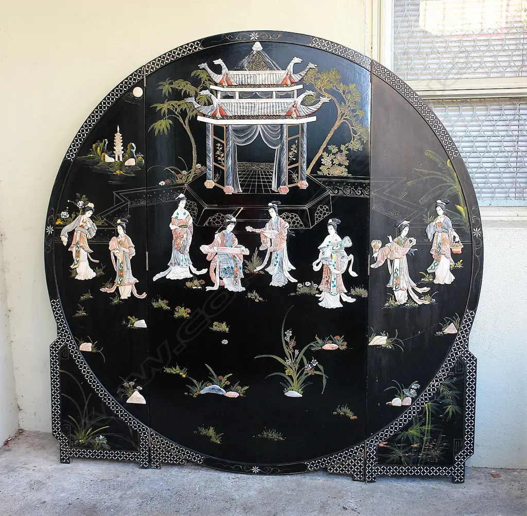 A Chinese hardstone and lacquer 'moon gate' screen Image 1++