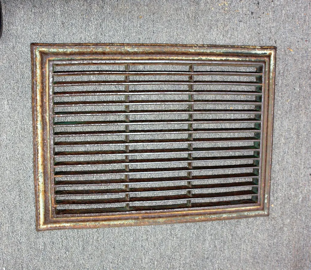 A late Victorian steel shoe scraper grate Image 1++