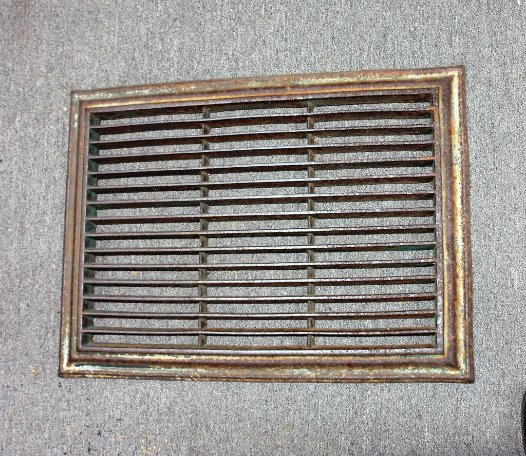 A late Victorian steel shoe scraper grate Image 1++