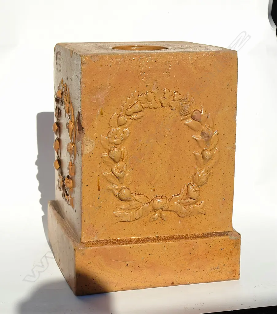 A Carder Bros. decorative plinth stand for a garden urn Image 1++