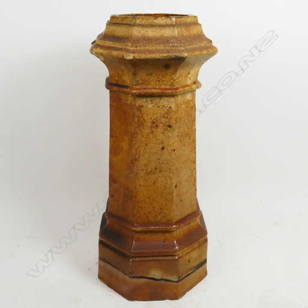 A colonial salt glazed chimney pot Image 1++