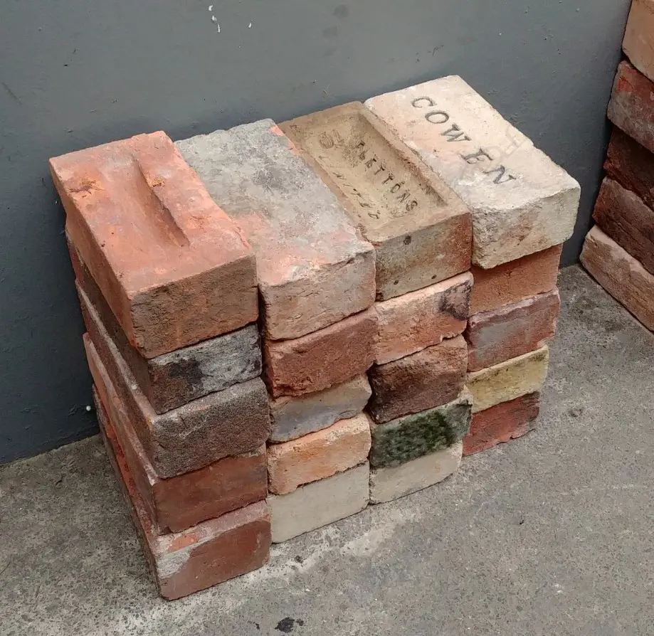 20 VARIOUSLY NAMED NZ BRICKS Image 1++