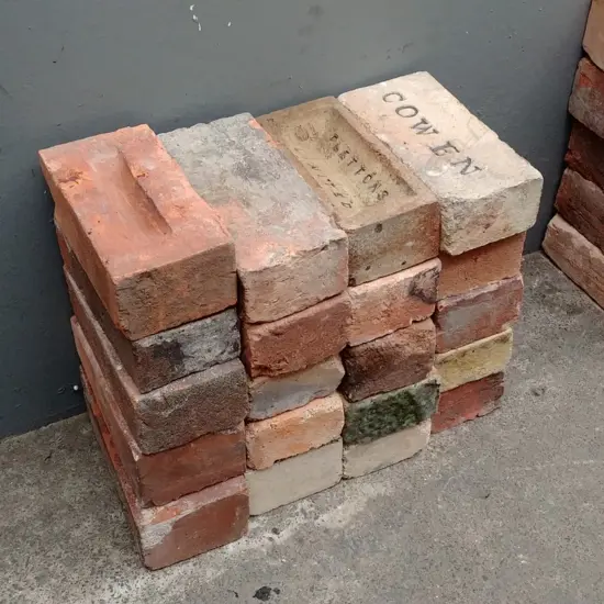 20 VARIOUSLY NAMED NZ BRICKS