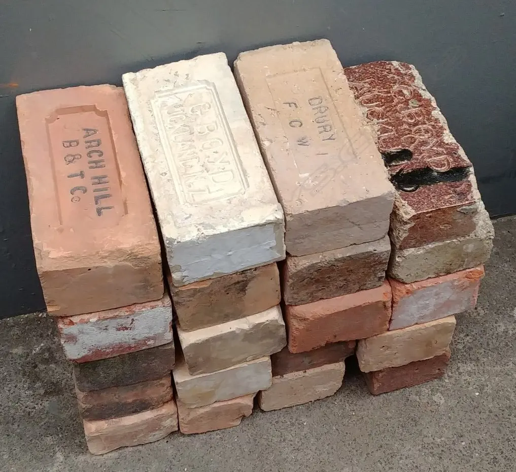20 VARIOUSLY NAMED NZ BRICKS Image 1++