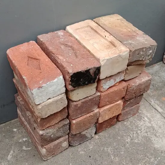 20 VARIOUSLY NAMED NZ BRICKS