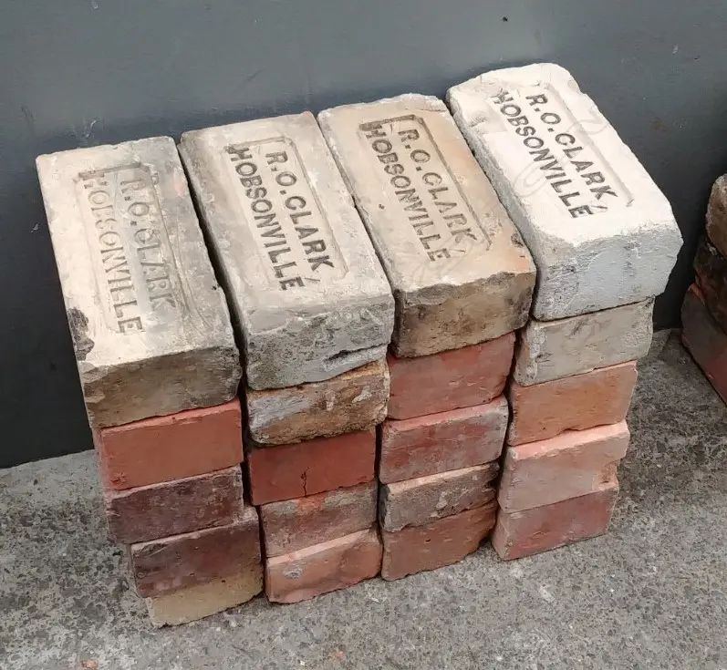 20 VARIOUSLY NAMED NZ BRICKS Image 1++