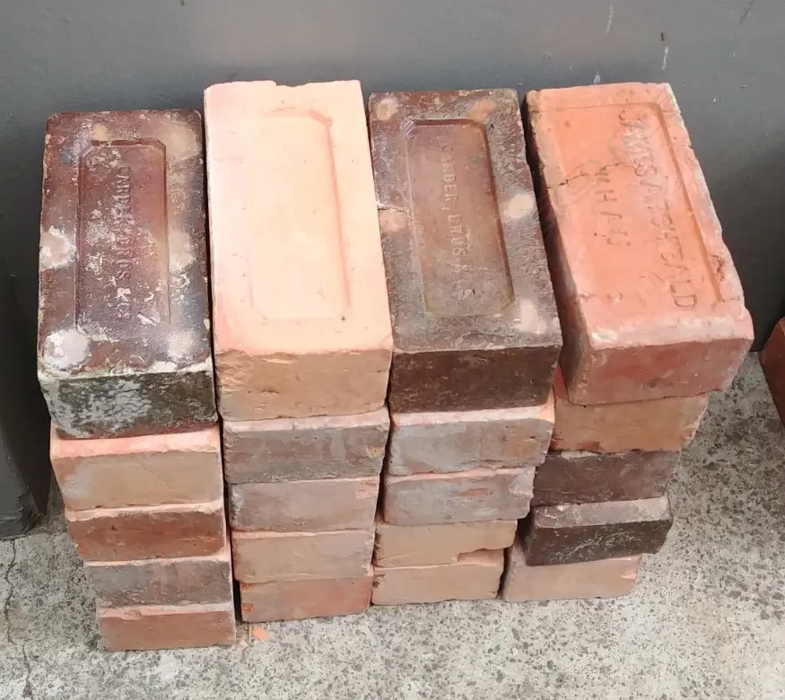 20 VARIOUSLY NAMED NZ BRICKS Image 1++