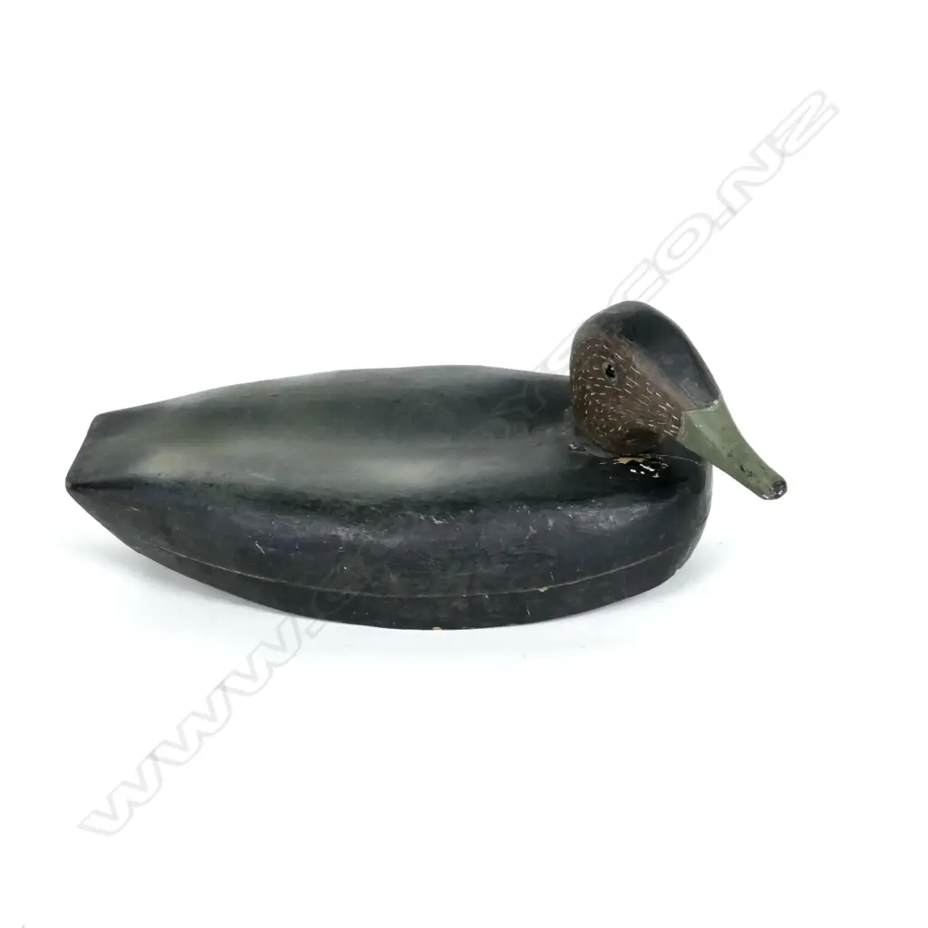 A vintage wide bodied carved wooden decoy duck Image 1++