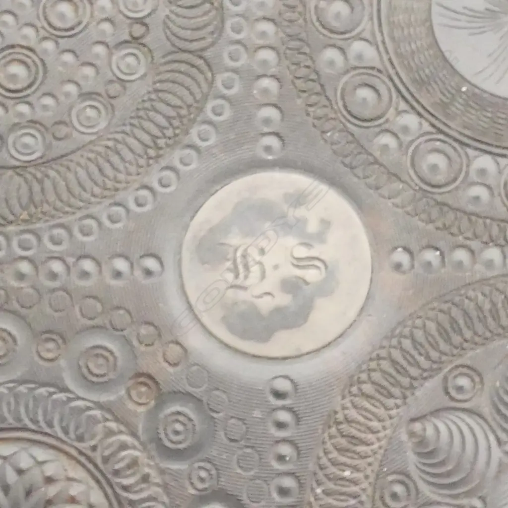 An intricately rose engine tuned circular table snuff box Image 1++