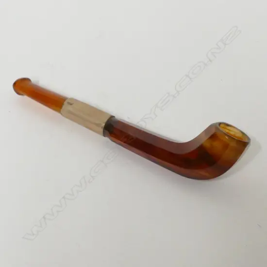 A small agate tobacco pipe with 15ct gold ferrule