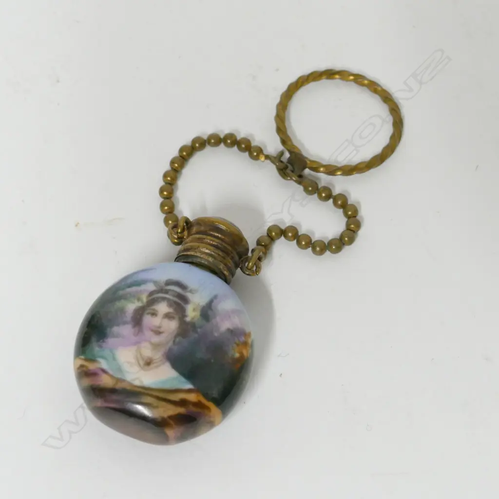 A small Edwardian china scent bottle Image 1++