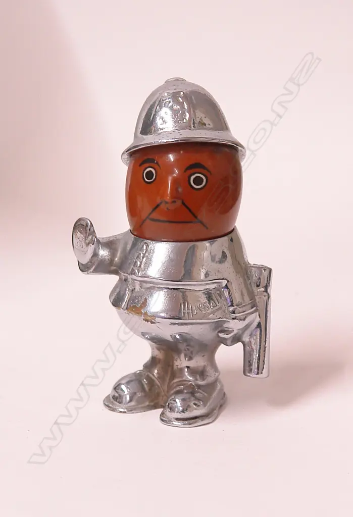 A rare c.1912 John Hassall British 'Robert' policeman car mascot Image 1++