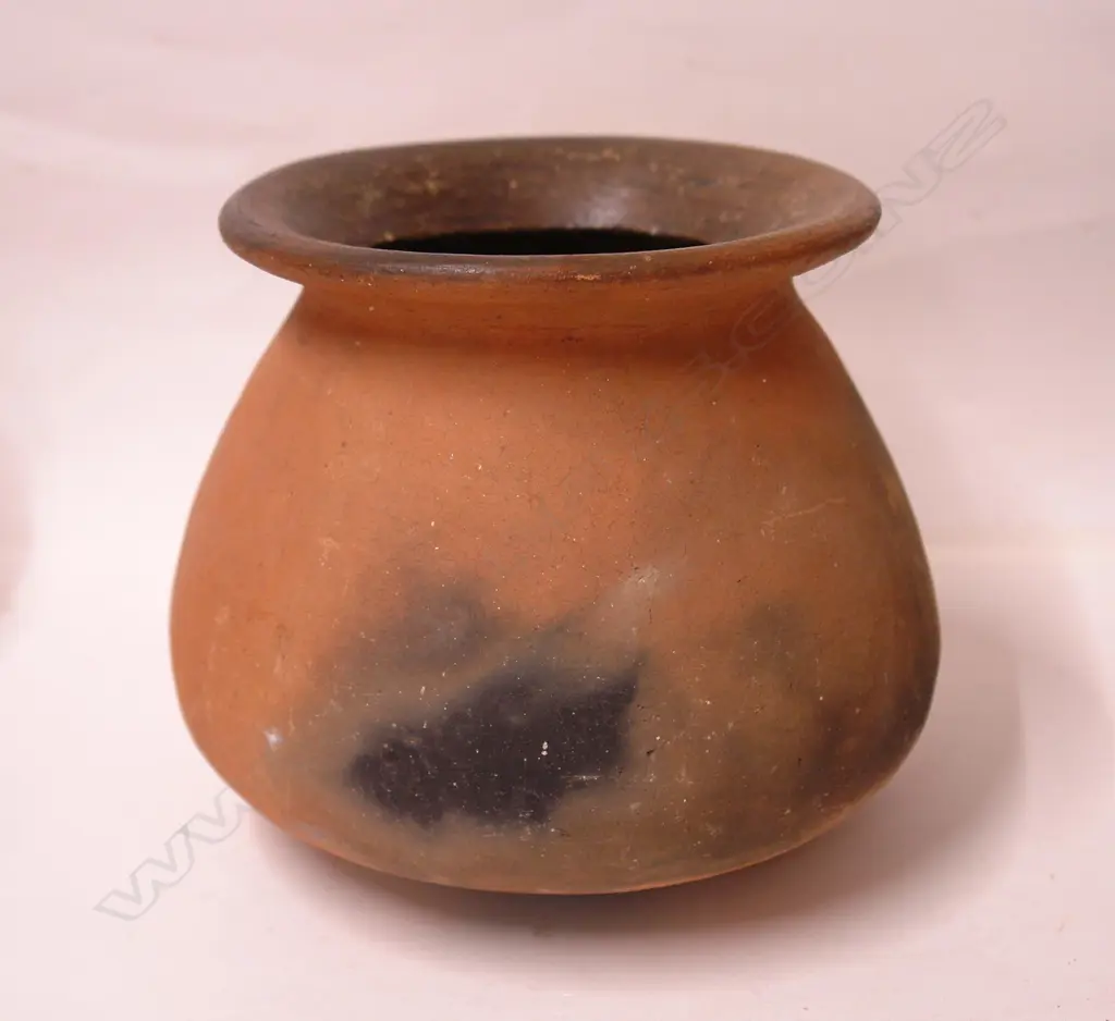 A vintage Celebes pit fired jar Image 1++