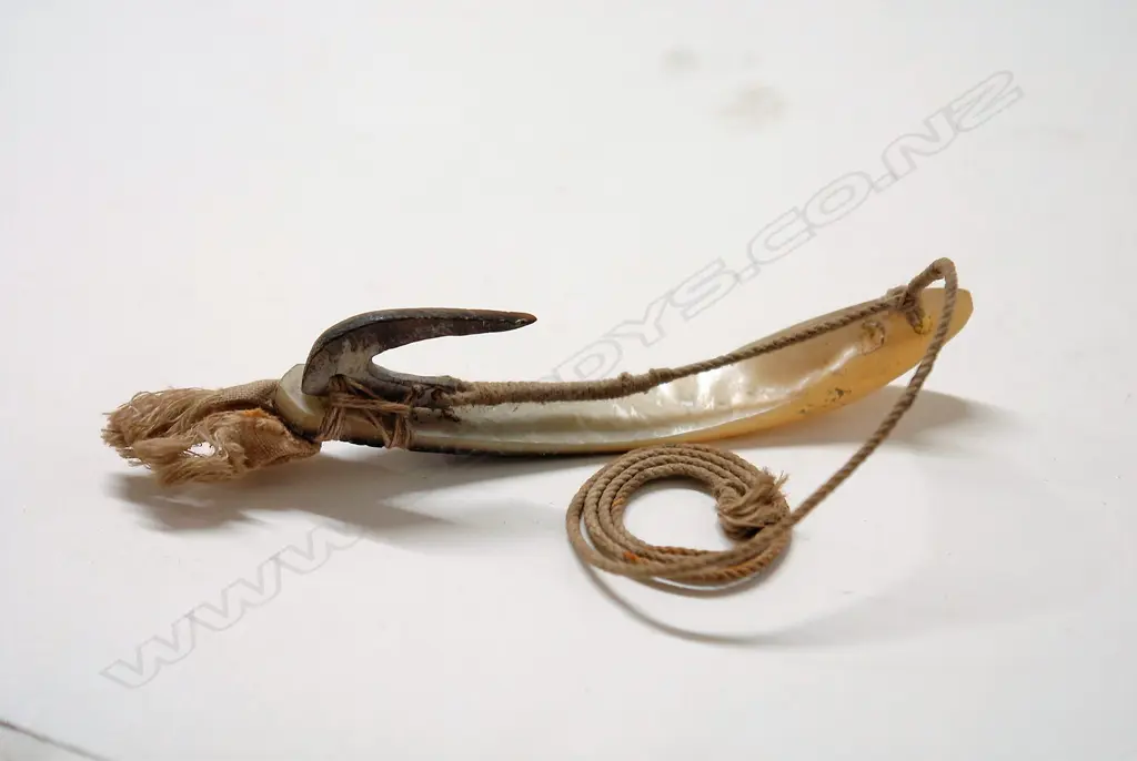 A 20thC Solomon Islands fishing lure Image 1++