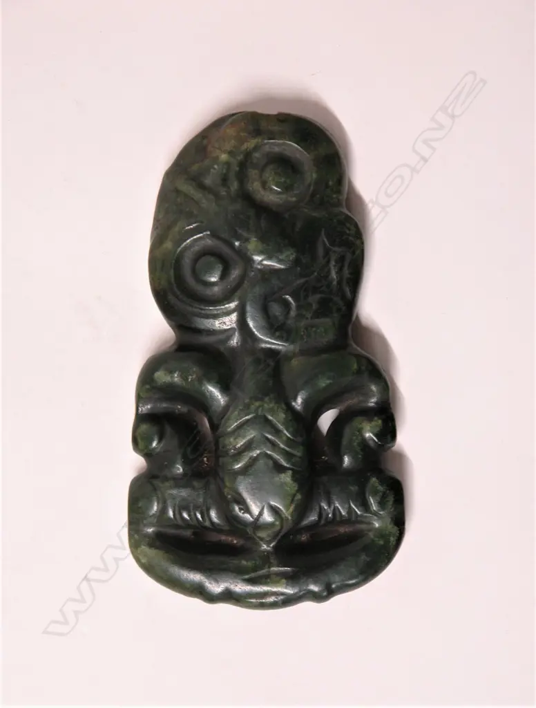 A large and impressive pre-European Maori carved pounamu hei tiki Image 1++