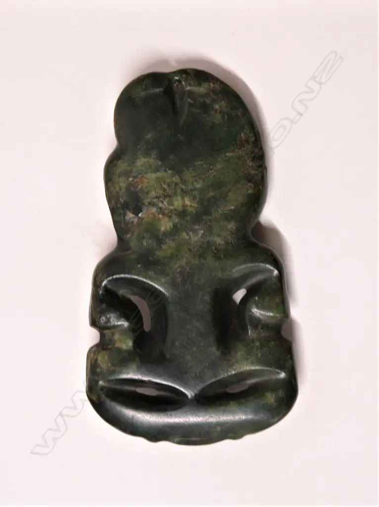 A large and impressive pre-European Maori carved pounamu hei tiki Image 1++