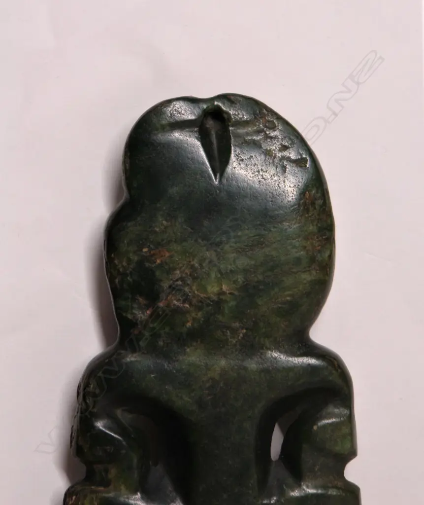 A large and impressive pre-European Maori carved pounamu hei tiki Image 1++