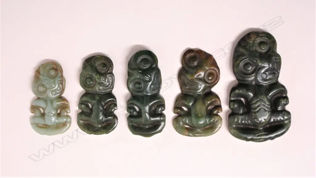 A large and impressive pre-European Maori carved pounamu hei tiki Image 1++