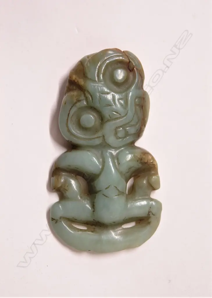 An uncommon pre-European Maori carved inunga pounamu hei tiki Image 1++