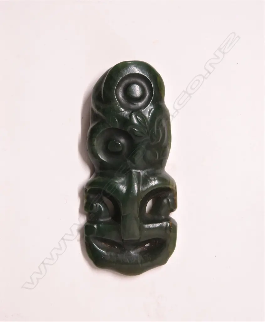A good pre-European Maori carved pounamu hei tiki Image 1++