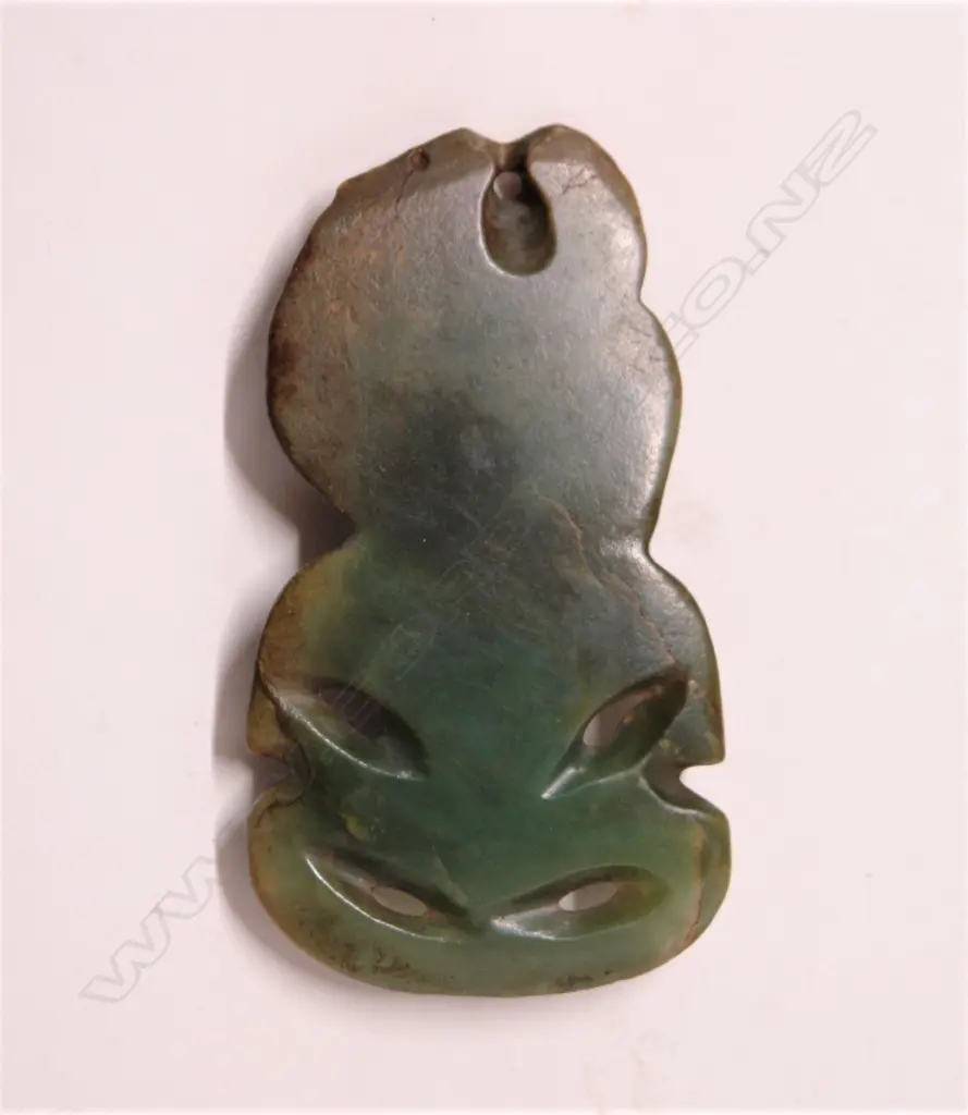 A pre-European Maori carved pounamu hei tiki Image 1++