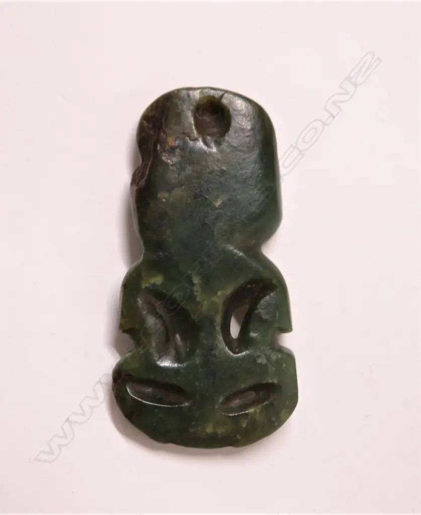A pre-European Maori carved pounamu hei tiki Image 1++
