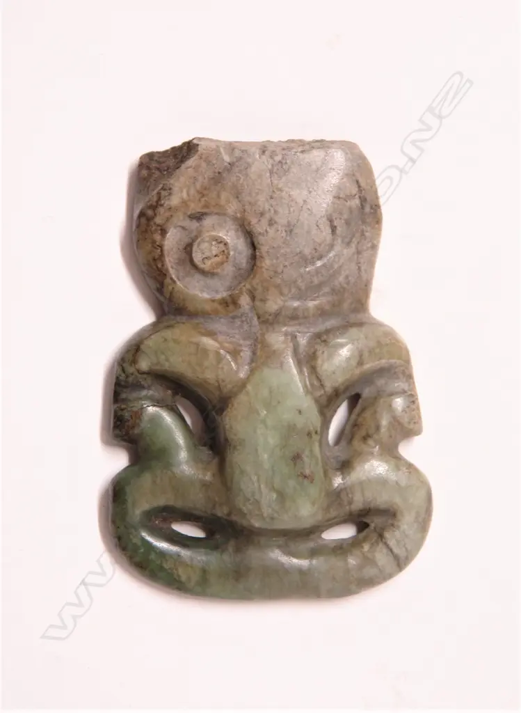 A pre-European Maori carved pounamu hei tiki Image 1++