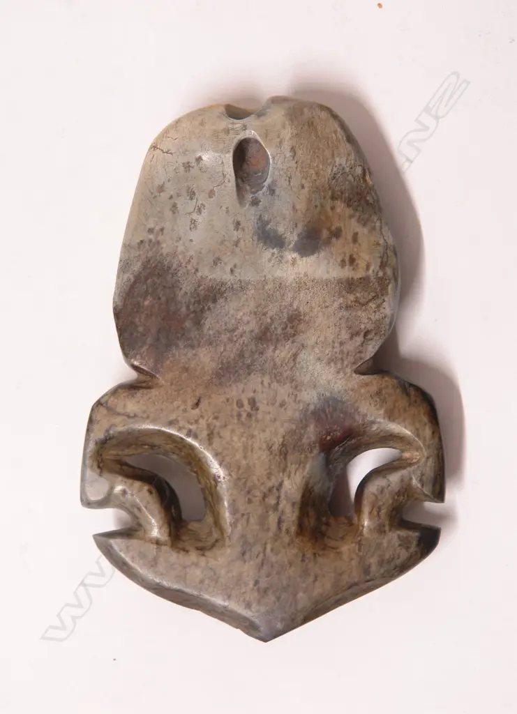 A large pre-European Maori carved pounamu damaged hei tiki Image 1++