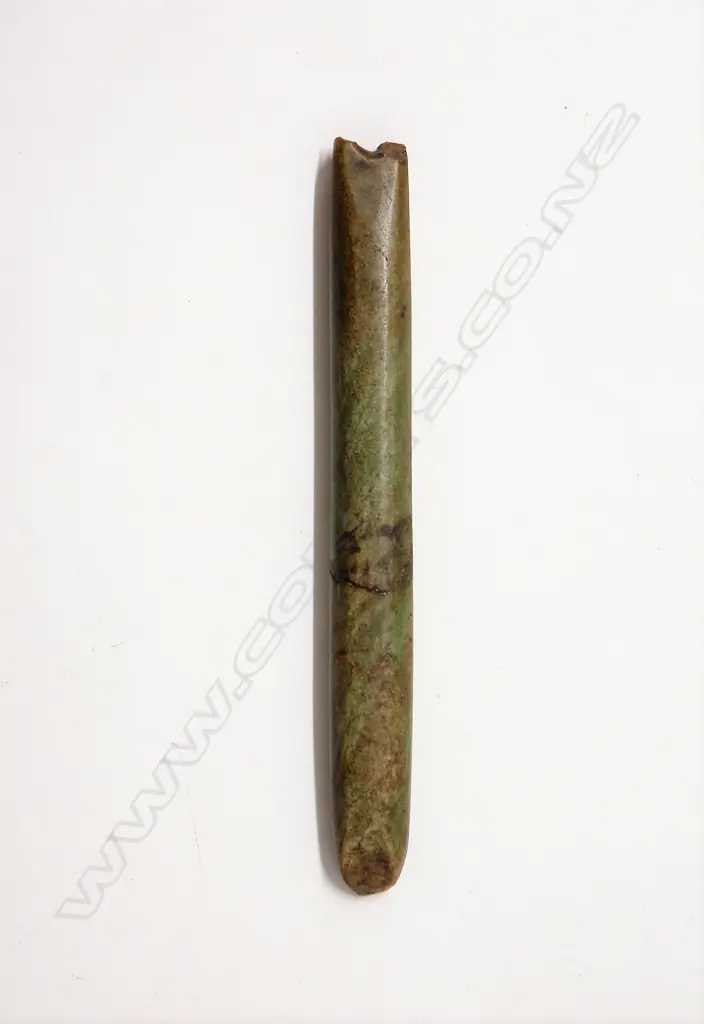 A pre-European Maori carved pounamu chisel Image 1++