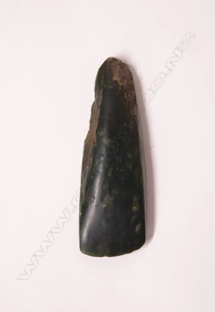An old Maori carved pounamu small toki Image 1++