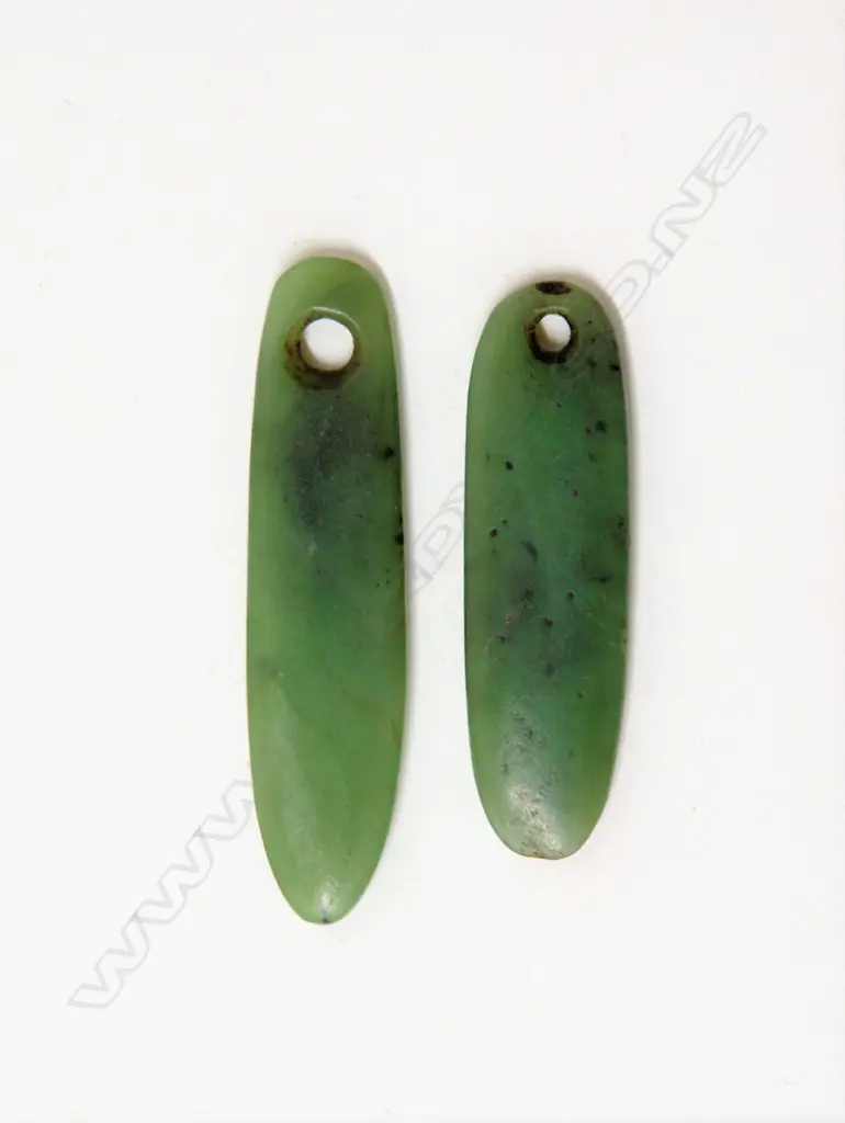 Two old Maori carved pounamu kuru (pendants) Image 1++