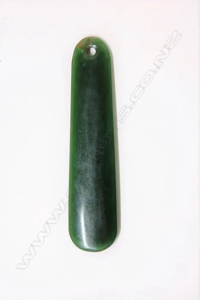 A 20thC pounamu large pendant Image 1++
