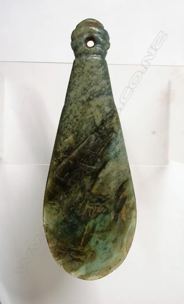 An old Maori carved pounamu small mere Image 1++