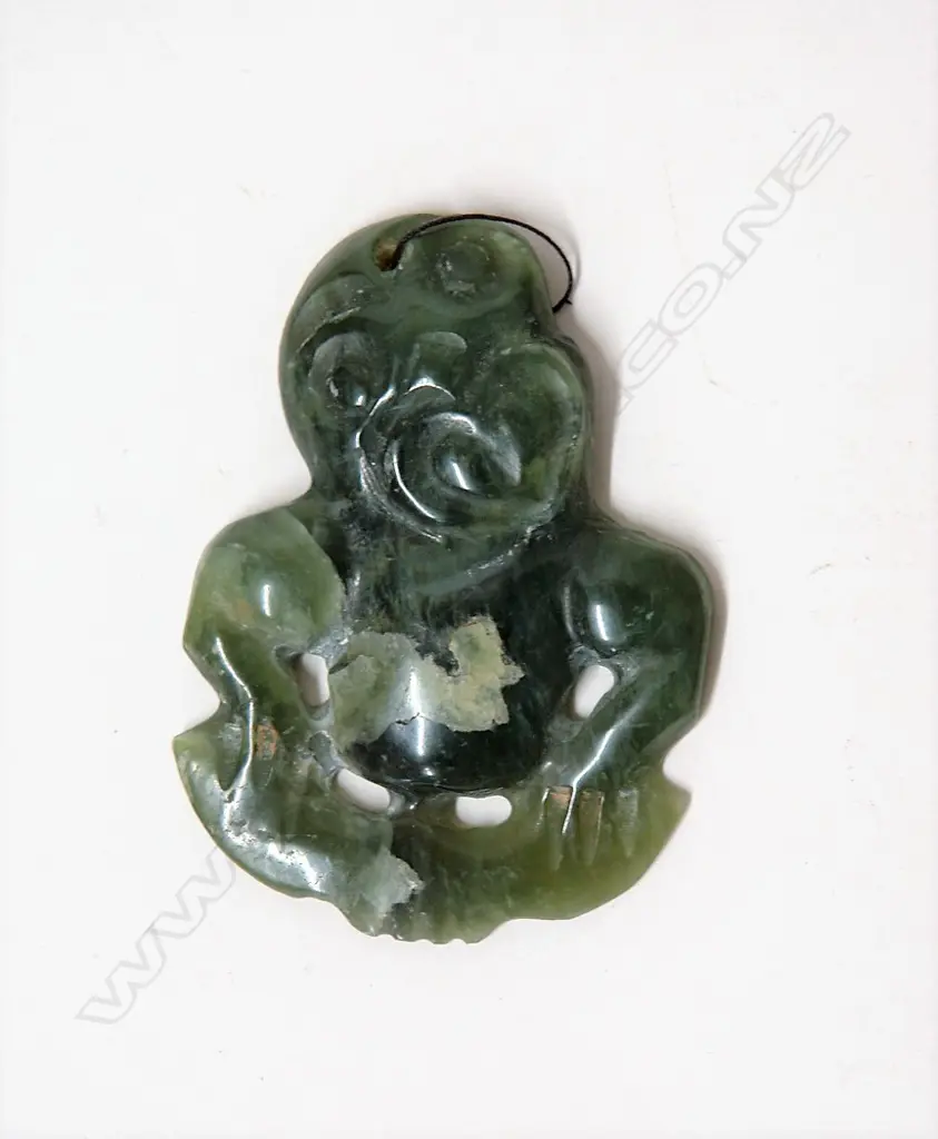 An early/mid-20thC Maori pounamu hei tiki Image 1++