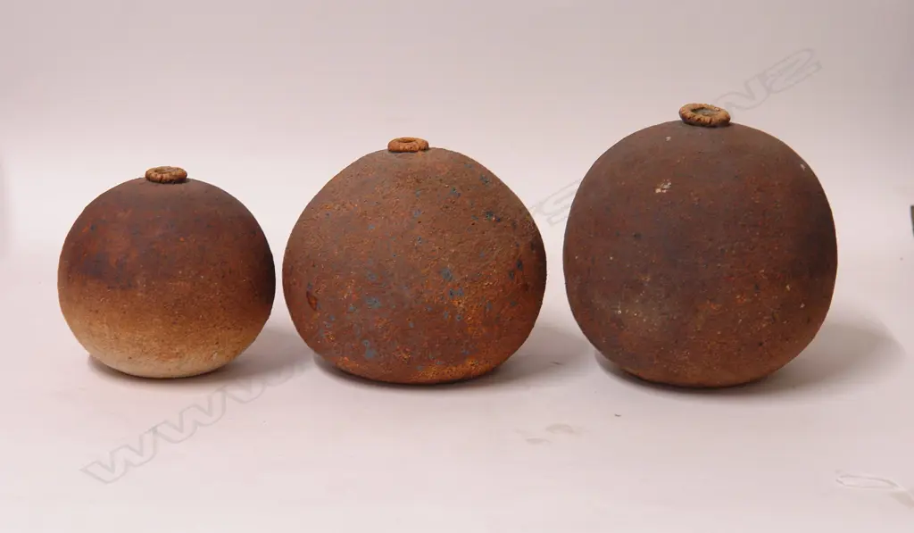 A Len Castle set of three spherical grass vases Image 1++