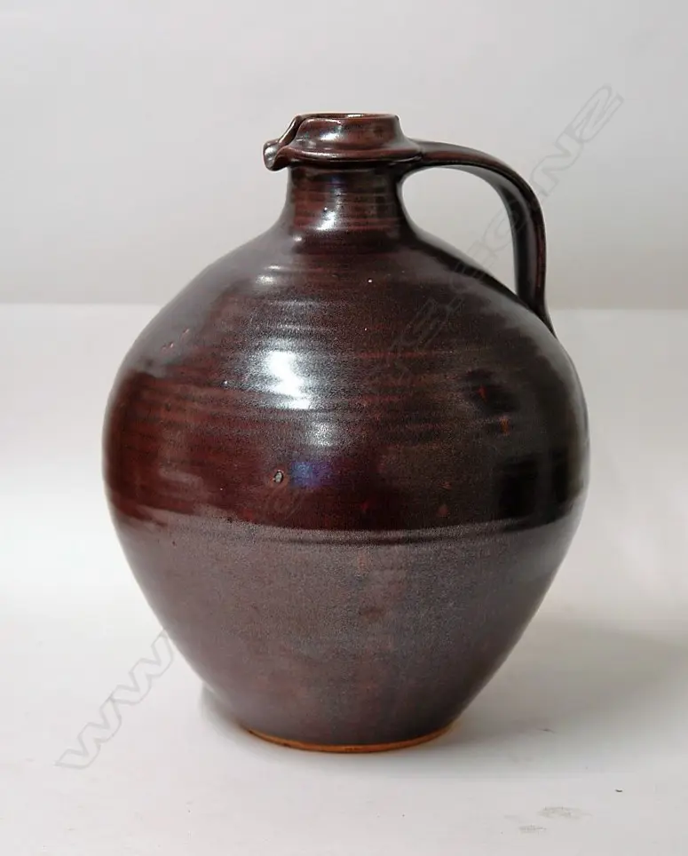 A Len Castle ovoid flagon Image 1++