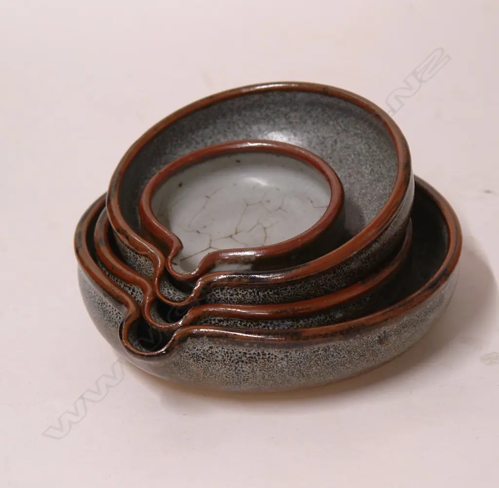 A set of four Len Castle lipped small pouring bowls Image 1++