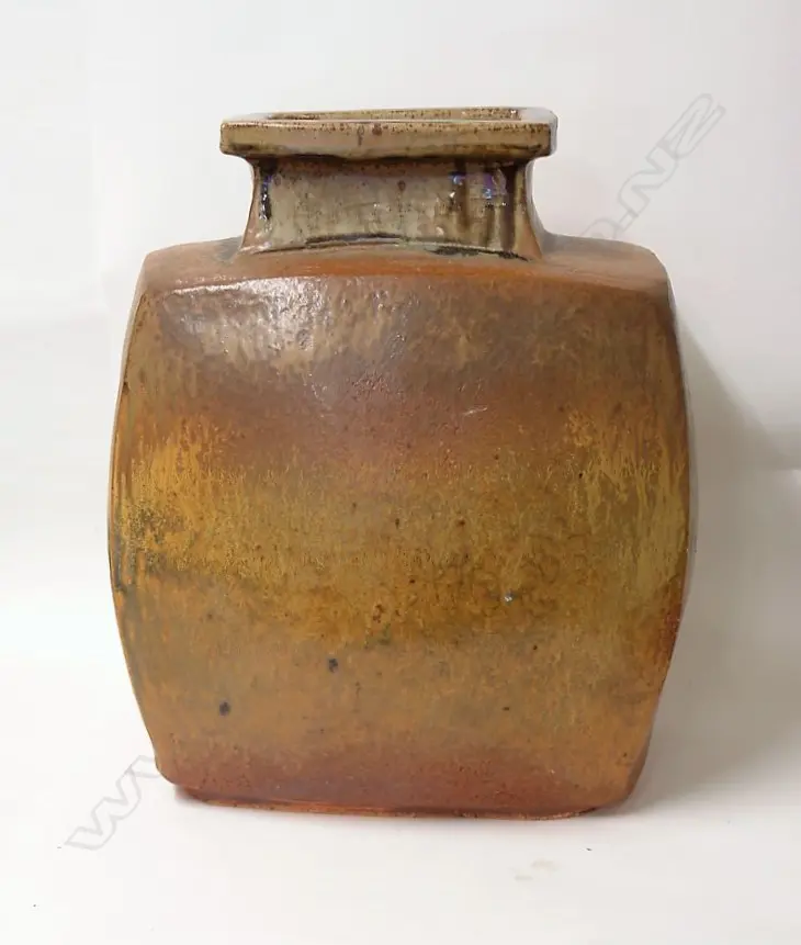A Len Castle large blossom vase Image 1++