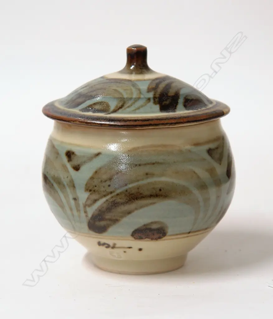A Bernard Leach St. Ives lidded marmalade pot Image 1++