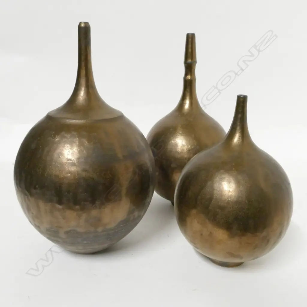 Three John Parker spire vases Image 1++
