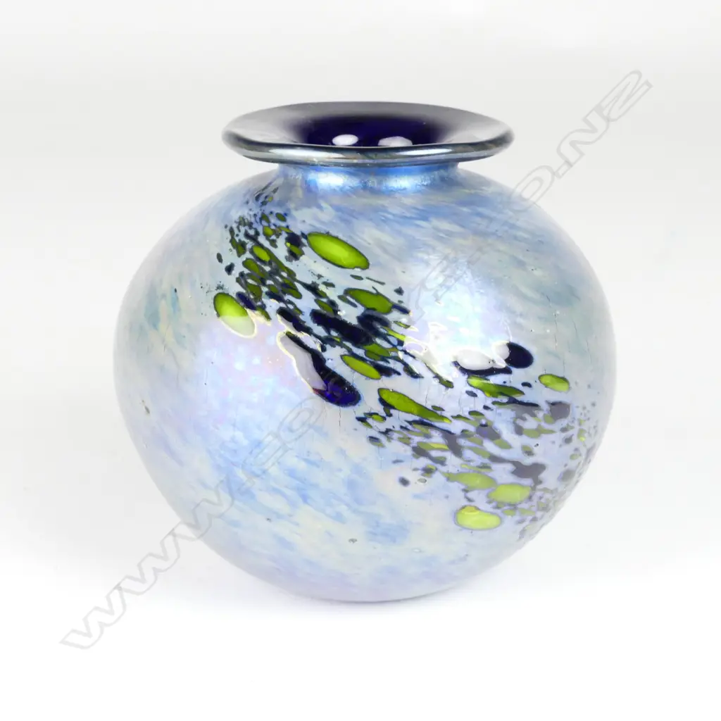A Garry Nash studio glass spherical vase Image 1++