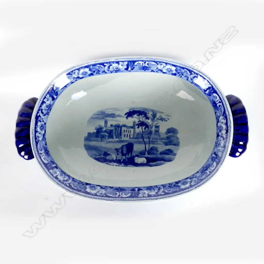 A 19thC blue and white soup tureen on stand Image 1++