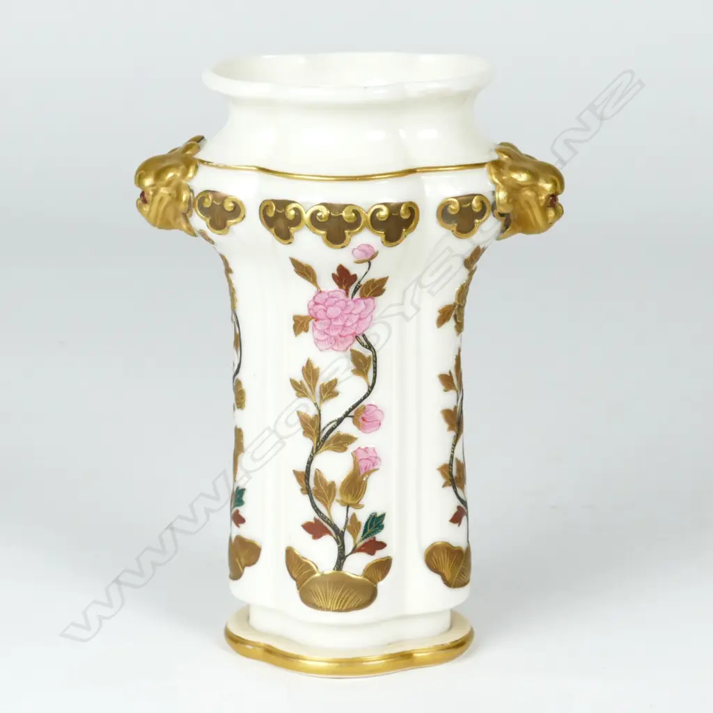 An early Royal Worcester porcelain vase Image 1++