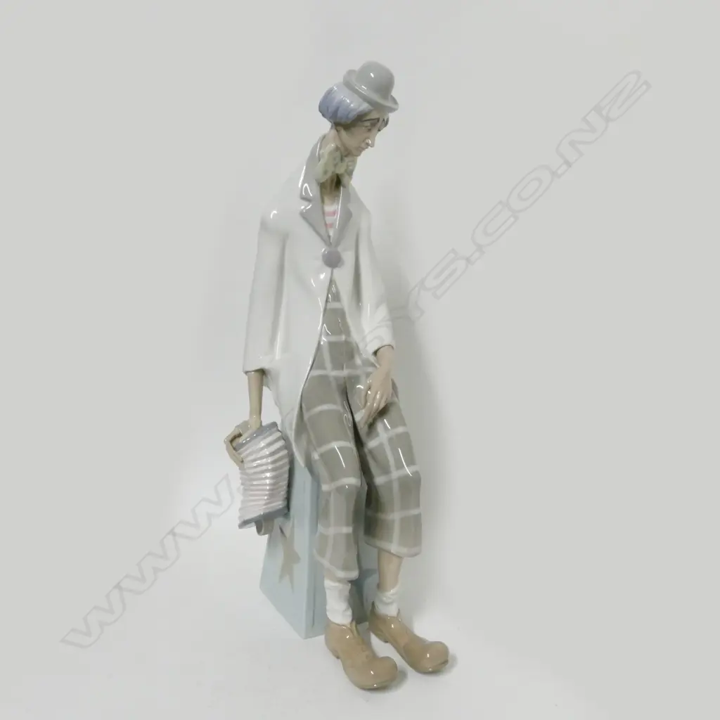 A tall Lladro figurine Payaso Image 1++