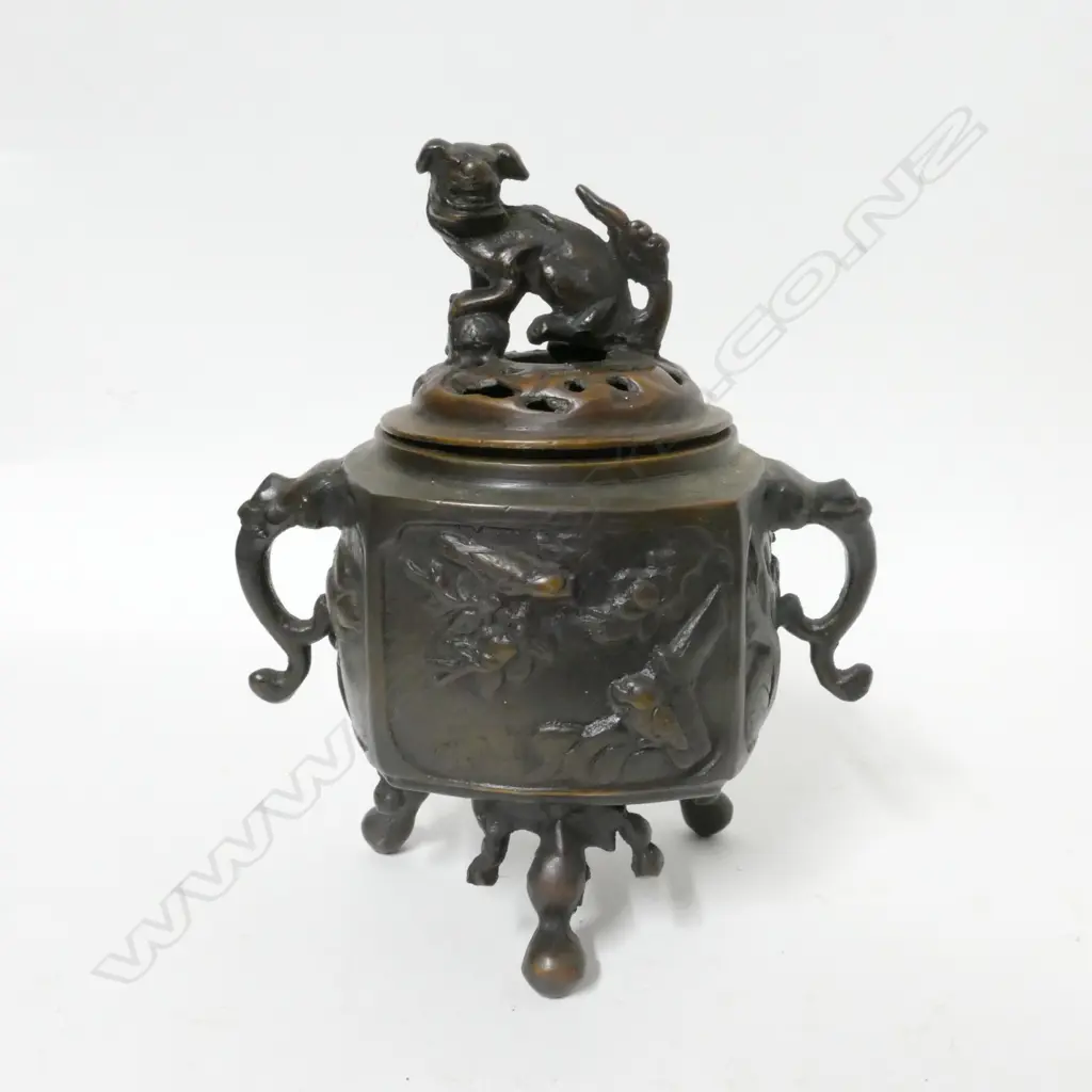 A Japanese bronze censer Image 1++