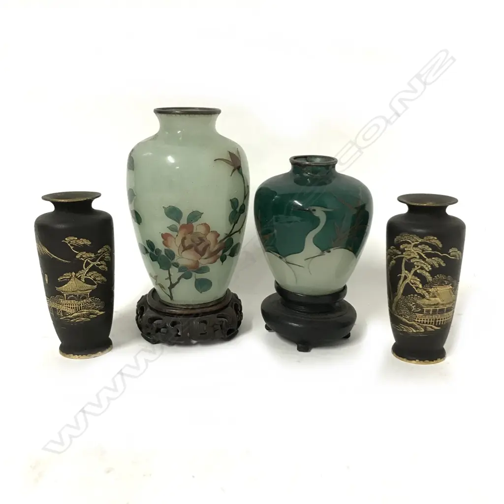 Two fine miniature plique-á-jour vases Image 1++